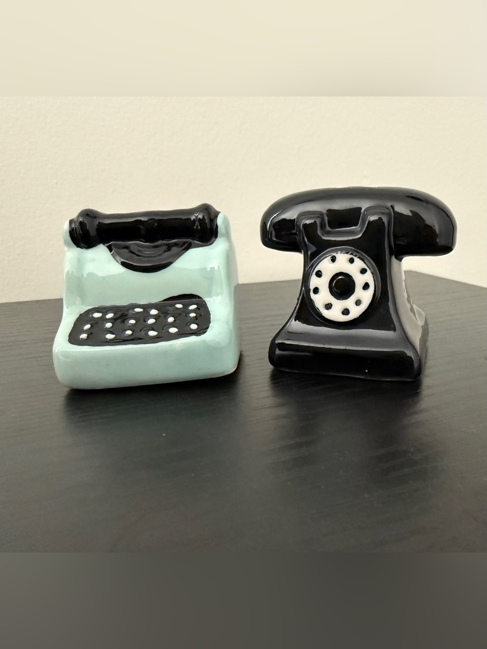 Cracker Barrel Retro Telephone Mini Salt & Pepper Shakers